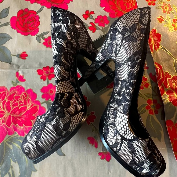 Nine West black lace heels - Picture 5 of 10